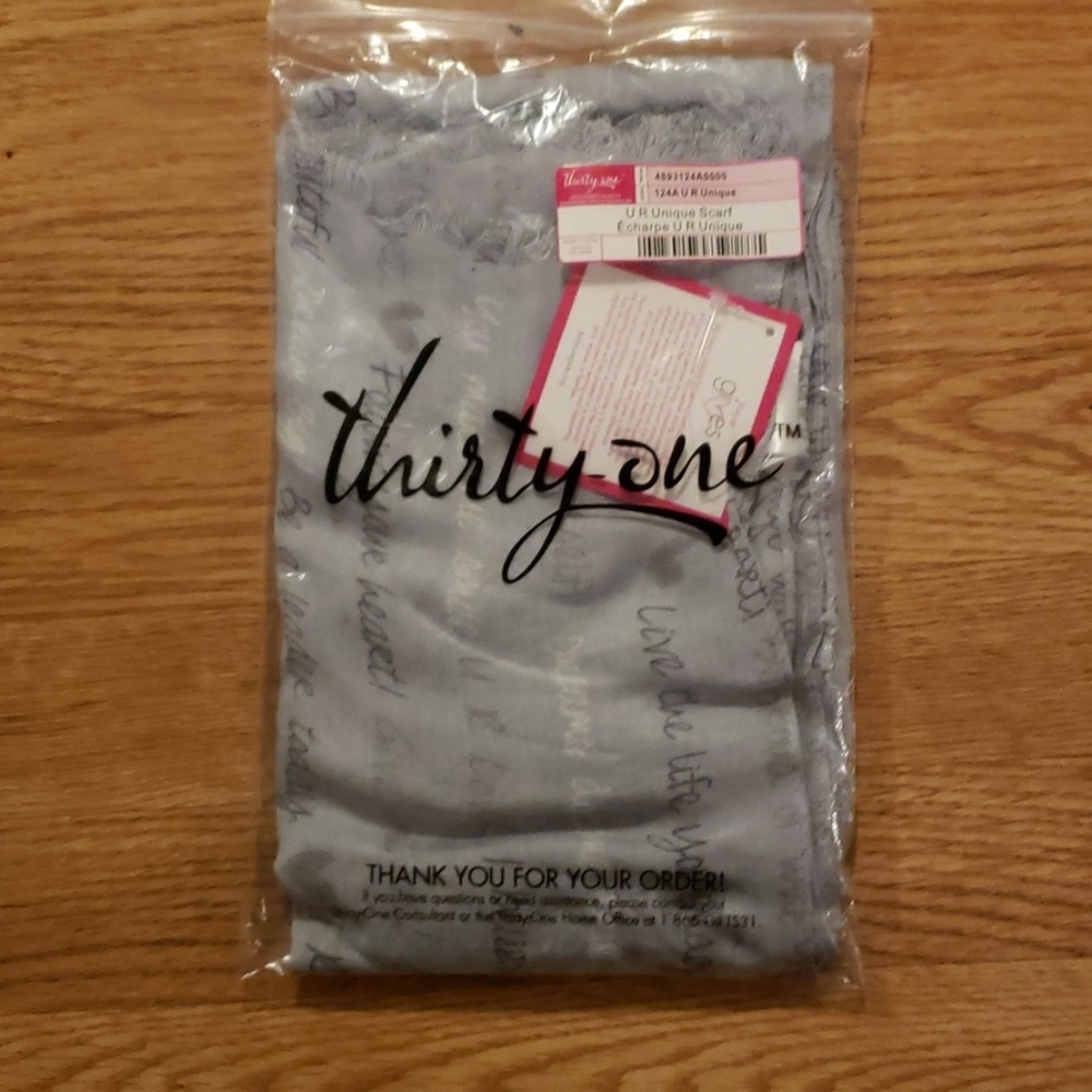 Thirtyone U R Unique scarf